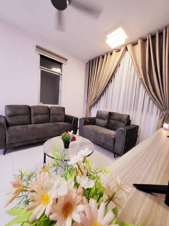 Cozy 3BR Riverfront Sweet Homestay Kuching Apartment in Kuching