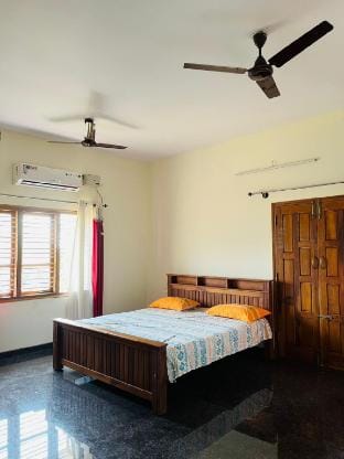 Tauro's Haven Homestay - Charming 3BHK, 4Bath Home Vacation rental in Mangaluru