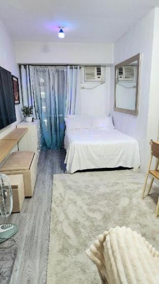 Cozy Condo w/ Big Screen & Wi-Fi Apartment in Quezon City
