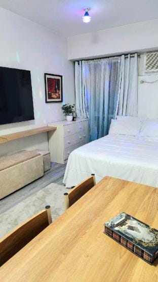 Cozy Condo w/ Big Screen & Wi-Fi Apartment in Quezon City