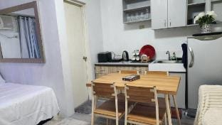 Cozy Condo w/ Big Screen & Wi-Fi Apartment in Quezon City