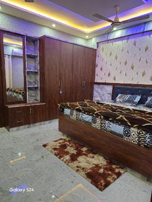 Fully Furnished- Independent Floor@EV charging avi Vacation rental in Uttar Pradesh