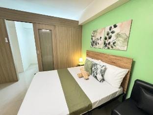 Shore 1 Room 1027 Good for 2-4 Guests Comfy 2 Beds Vacation rental in Pasay