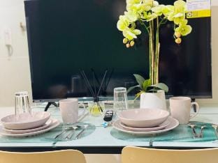 Shore 2 Residences Kiwi Room RM 326 by Prime Stay Vacation rental in Pasay
