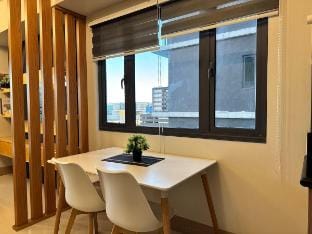 Shore 3 Residences 2BR RM 1029  by Prime Stay MOA Vacation rental in Pasay