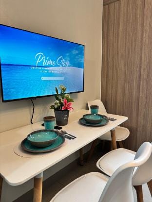 Shore 2 Residences Pasay RM 1989 by Prime Stay MOA Vacation rental in Pasay