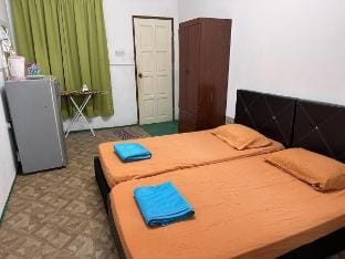 Khuldi Studio Room with Shared Pool Vacation rental in Selangor, Malaysia