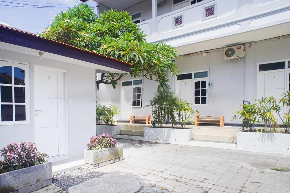 Fun Living Guest House Near Kuta, Canggu, & Seminyak Hotel in Denpasar