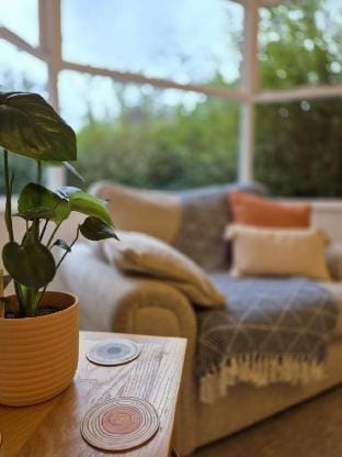 Stylish Vintage Getaway | 5BR, Sauna & Parking Vacation rental in Leicester