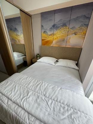 The Bay Appartmen city view by D’Velasquez Apartment in Indonesia