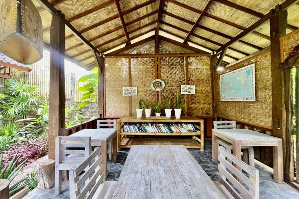 Raja's Bungalows Hotel in Batu Layar