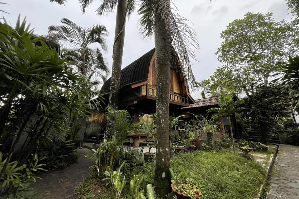 Raja's Bungalows Hotel in Batu Layar