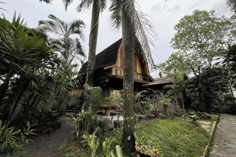 Raja's Bungalows Hotel in Batu Layar