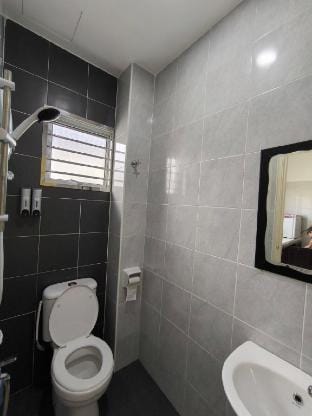 Batu Pahat Putera Indah Homestay 13 pax by Ngio  Vacation rental in Johor