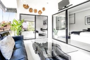 SOHO Meets CANGGU - VILLA VANILLA Jiwa Queen Bed Villa in North Kuta