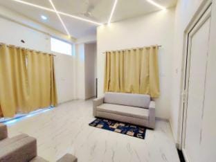 G-2 - Elegant 1 Bedroom Suite -Near Ghat & Temples Vacation rental in Varanasi