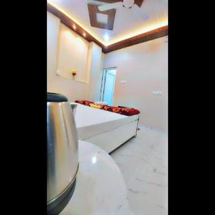 G-2 - Elegant 1 Bedroom Suite -Near Ghat & Temples Vacation rental in Varanasi