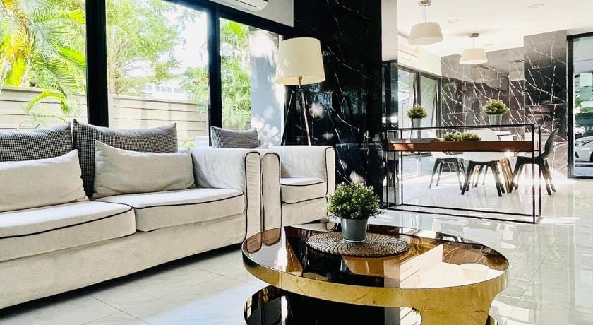 Best Quiet Cozy Palm Springs Condo inCenter Nimman Apartment in Chiang Mai