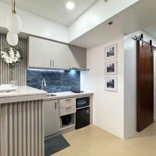 GAR12 LUX HOME 524  Apartment in Iloilo City
