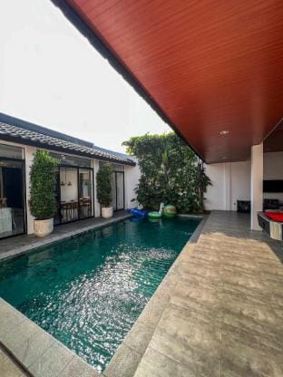 Villa Lux with pool in the heart of Bandung Vacation rental in Parongpong