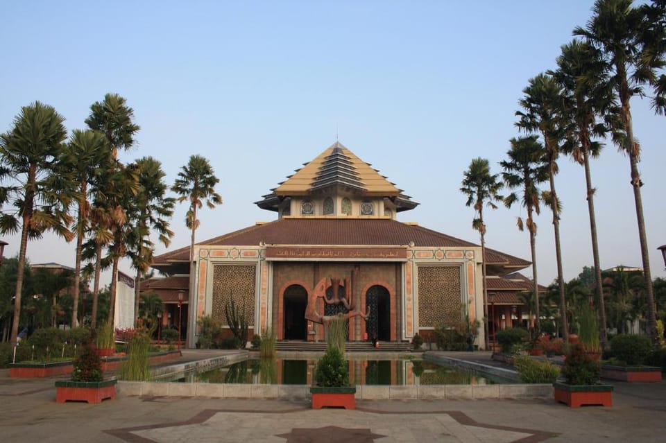 Rosalyne Sleepbox Hotel Sangaji Hotel in Yogyakarta
