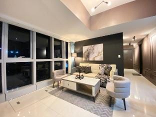 Elegant 3BR Suite with FREE Parking in Uptown BGC Vacation rental in Makati