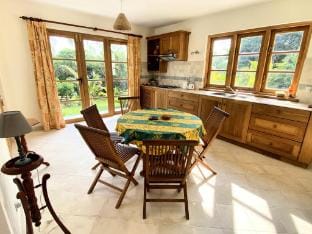 Luxury French "Cannelle  lake villa" Vacation rental in Galle