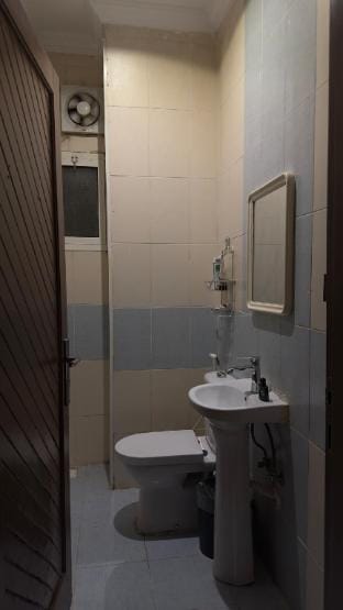 Room and salon near King Abdulaziz Airport Apartment in Jeddah