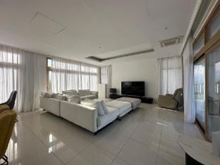 VERY SPACIOUS HOME VILLA Clark SunVlley! BigRooms Villa in Angeles