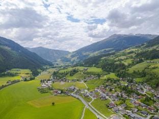 Holiday Home in Neukirchen with Mountain Views Apartment in Salzburgerland