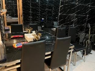 Skyhouse tower duxton view garden and pool Apartment in West Java