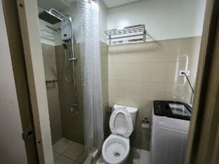 Orange Room in near MOA, PICC and Tryp Vacation rental in Pasay