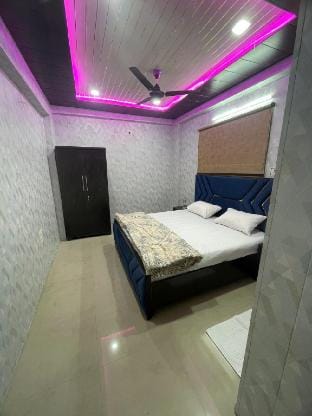 Flat 3 rooms,2nd floor no lift Apartment in Varanasi