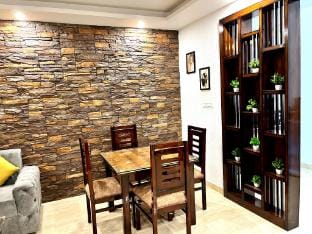 One Earth Homes: Luxury 1BHK Apartment in Tapovan Apartment in Rishikesh