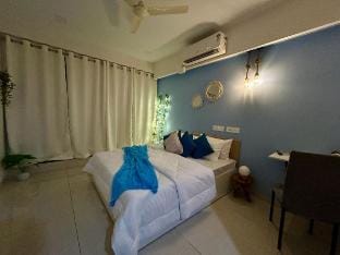 Indigo: Private Studio Apt | WiFi AC Smart Tv Apartment in Pune