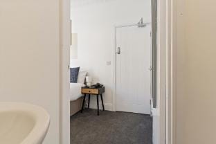 Modern 4 Bedroom 4 Bathroom House in Town Centre Vacation rental in England