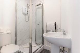 Modern 4 Bedroom 4 Bathroom House in Town Centre Vacation rental in England