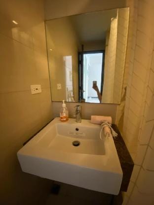 Cozy Oceanic Unit + Free Pool & WIFI Vacation rental in Lapu-Lapu City