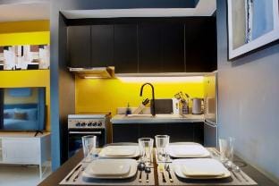 Modern Interior 1-BR w/ Balcony near GreenbeltMall Apartment in Pasay