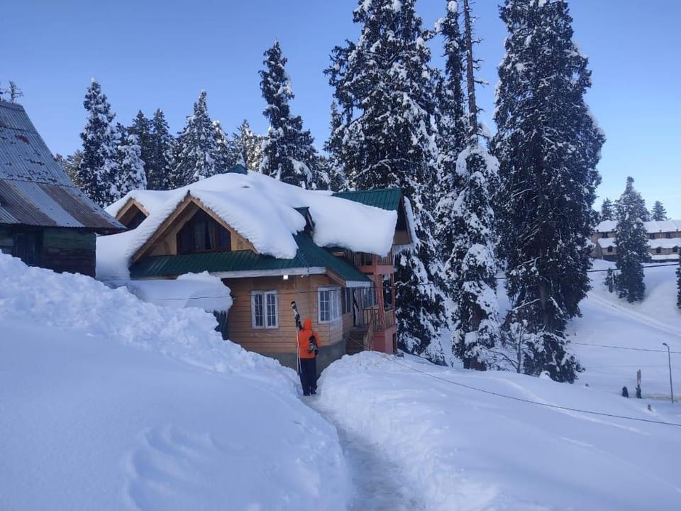 ALBARQ cottages & café Gulmarg Hotel in India