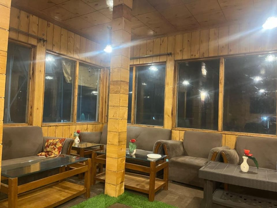 ALBARQ cottages & café Gulmarg Hotel in India