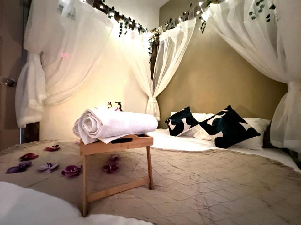 The Little Bali Romance 2pax#Private Bathroom Hotel in George Town
