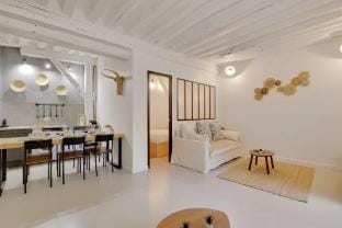 Magnificent apartment -2BR-4P- Le Marais Apartment in Paris