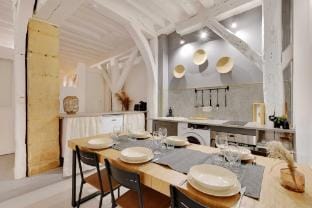 Magnificent apartment -2BR-4P- Le Marais Apartment in Paris