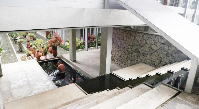 Proven Living Hotel in Parongpong