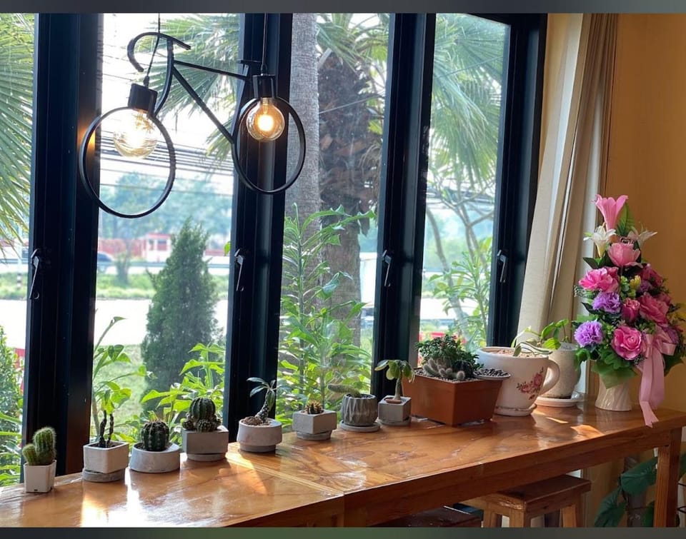 Home stay & Ev Coffeehouse  Vacation rental in Chon Buri Changwat