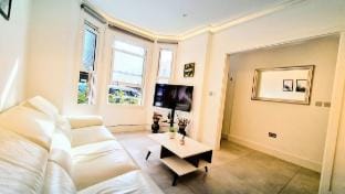 Surbiton Luxury Garden House 19 Vacation rental in London
