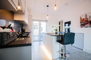 Surbiton Luxury Garden House 19A Vacation rental in London Borough of Ealing
