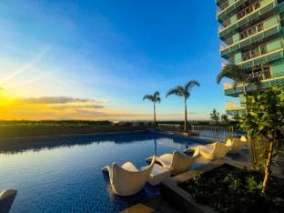 Lovely 2BR Suite near Airport and Okada, Solaire Apartment in Pasay