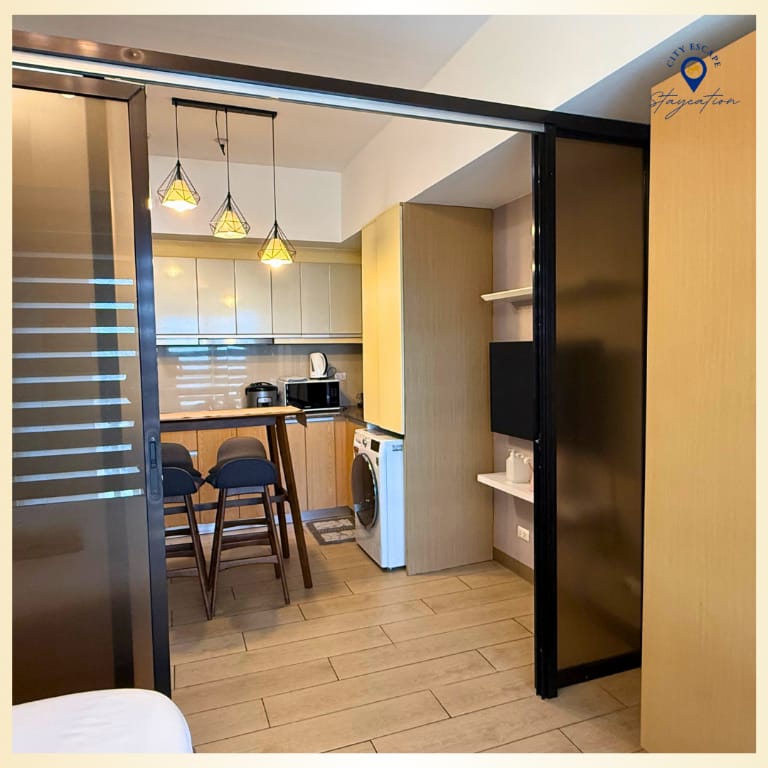 Deluxe Suite in Venice McKinley Hill - Garden View Apartment in Makati